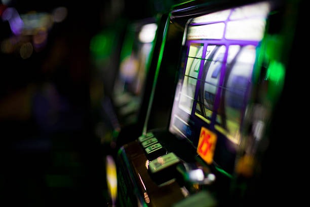 klik11 platform interface on mobile showing sports markets and casino games